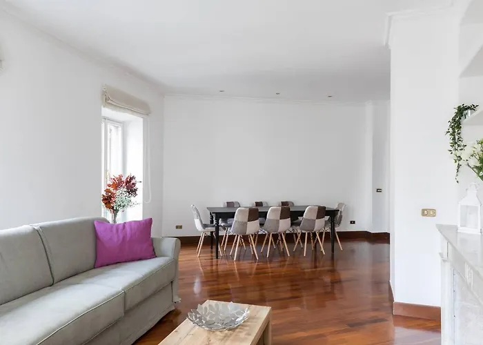 Queenavona Apartament *